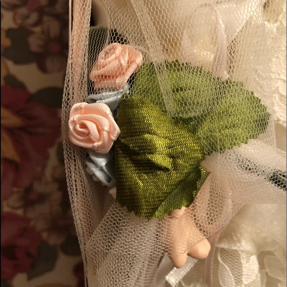 The Broadway Collection 18” Porcelain Bride Doll - Picture 5 of 11